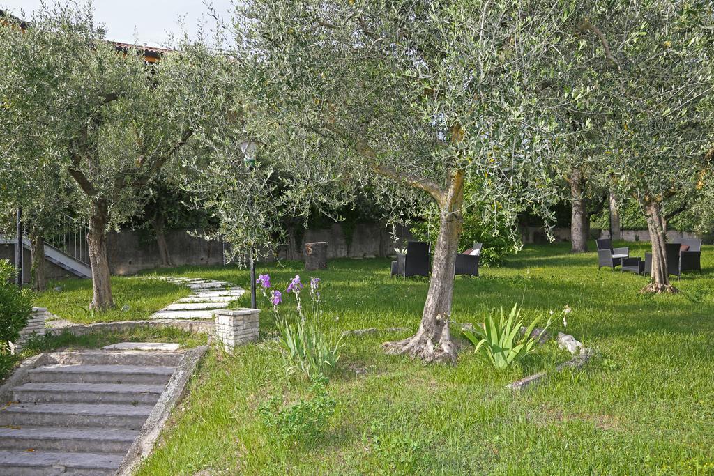 Rooms Ai Poggi Bardolino Bagian luar foto